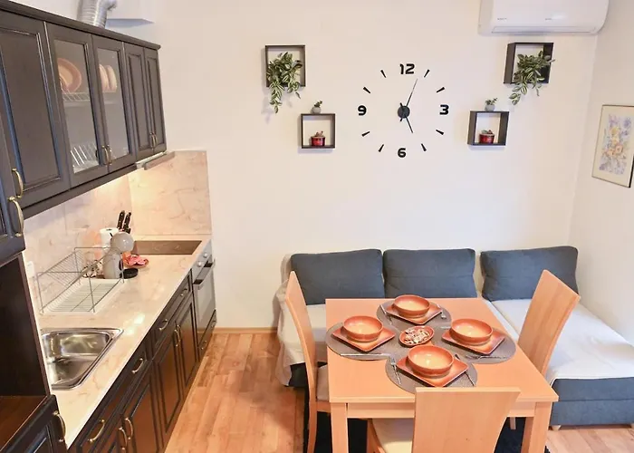 The Mountain Hug 1 By Si بانسكو