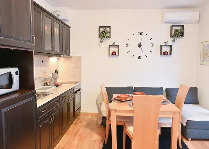 The Mountain Hug 1 By Si بانسكو